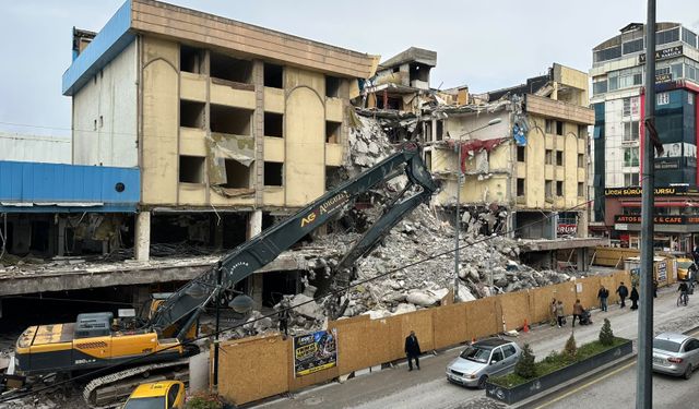 Van’ın simge binası yıkılmaya devam ediyor: İşte yerine yapılacak olan yapı...