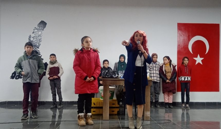 Elçin Yalçıneli, Vanlı miniklere bilimi anlattı!