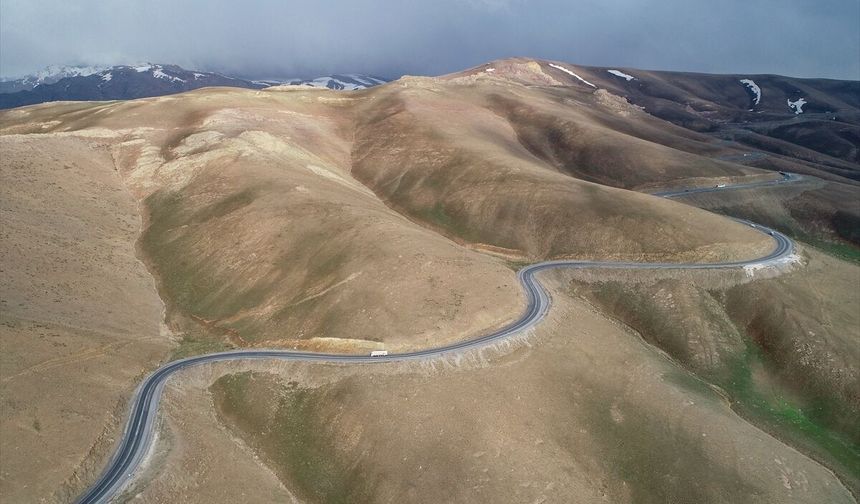 Bakan Uraloğlu açıkladı! Van-Hakkari arası artık 6 dakika