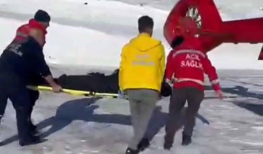 Van’da ambulans helikopter şiddetli karın ağrısı olan hasta için havalandı!