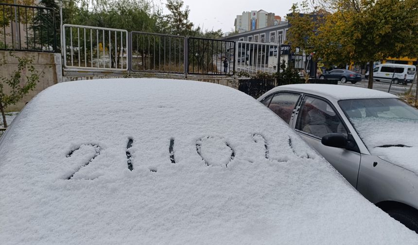 Van’da ilk kar manzaraları geldi! İşte kardan görüntüler...