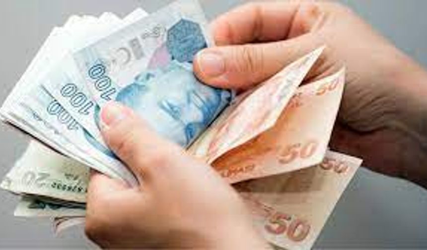 Yasak olmasına rağmen eski cihazları kullanan perakende işletmelere, bilanço esasına göre defter tutuyorlarsa 20 bin lira, işletme hesabı esasına göre defter tutuyorlarsa ise 10 bin lira ceza uygulanacağı açıklandı. Ayrıca, bu cihazları geri almayan banka ve ödeme kuruluşlarına 200 bin lira ceza kesilecek.