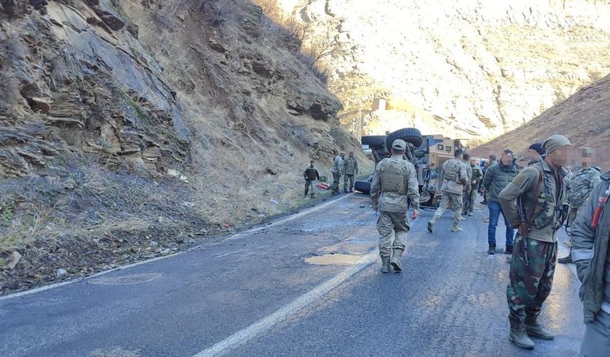 Şırnak'ta askeri araç devrildi: 2 asker yaralı