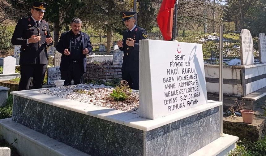Jandarma, Van’da şehit düşen askerin ailesini ve kabrini ziyaret etti