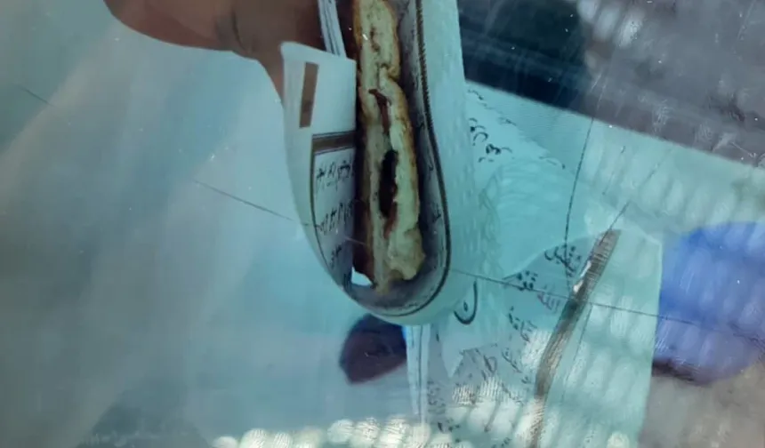 Gaziantep'te kantinci Kur'an-ı Kerim sayfalarını tost kağıdı yaptı