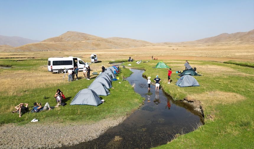 Van’da kamp turizminin yeni rotası: Mendereslerin arasında doğayla iç içe kamp yapma imkanı!