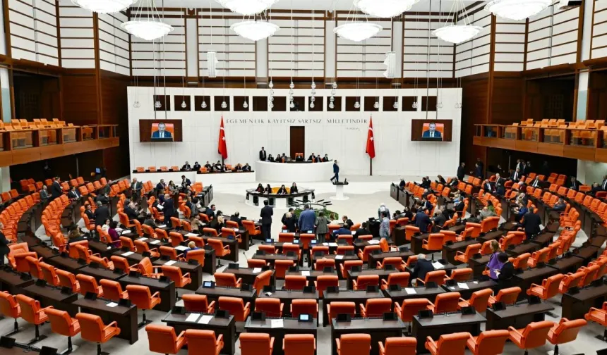 Mecliste siyasi partilerin Milletvekili sayıları değişti: İşte yeni sandalye dağılımı