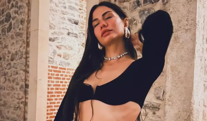 Eşref Rüya'nın Nisan'ı Demet Özdemir sosyal medyayı salladı!
