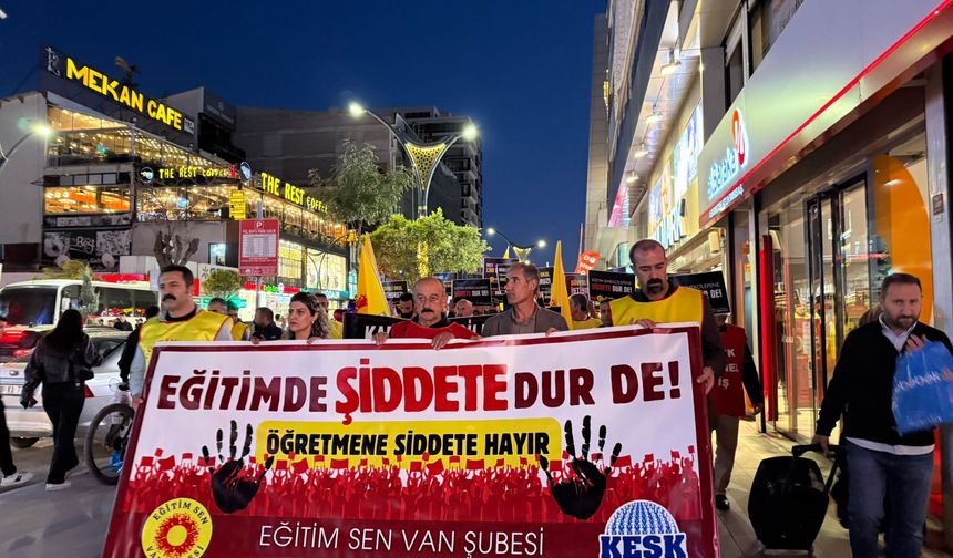Van’da öğretmenlere saldırı sonrası yürüyüş düzenlendi!