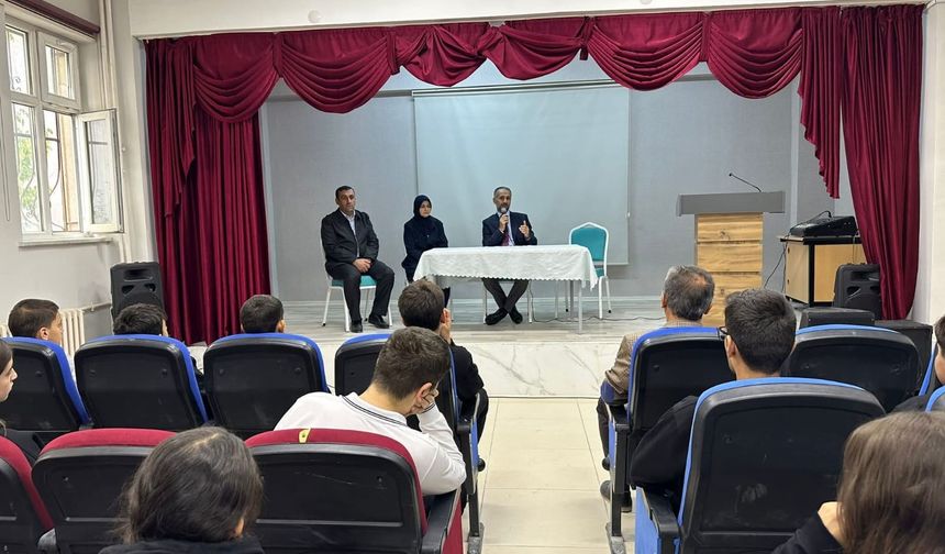 Van’da "5 Soru ve 5 Cevap" konferansı!
