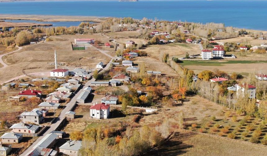 Van’ın yeni turizm cenneti sonbaharın renklerine büründü!