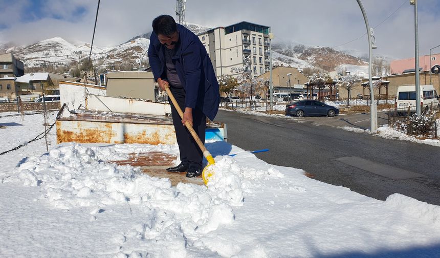Van'da yılın ilk kar manzarasından eşsiz kareler!