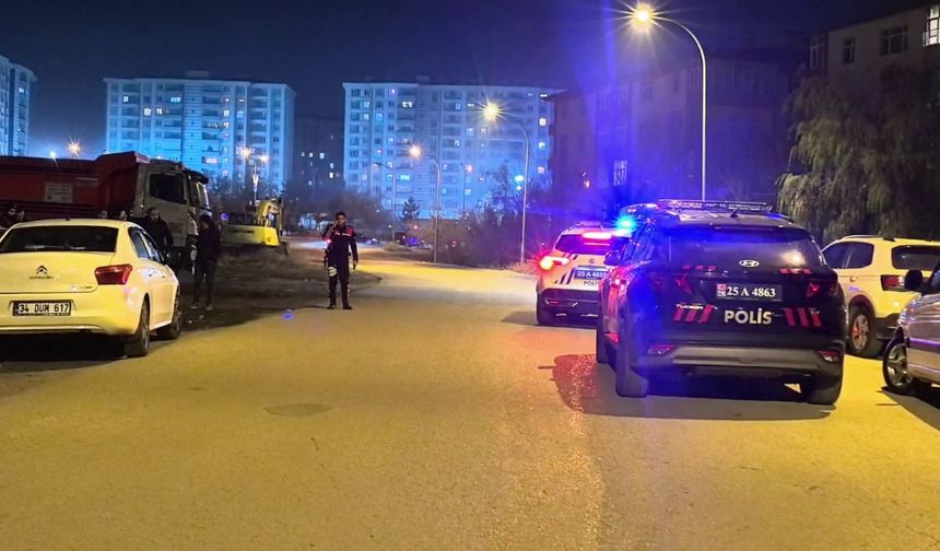 Otomobilde tartışma bıçaklı kavgaya dönüştü: 3 kişi yaralandı!