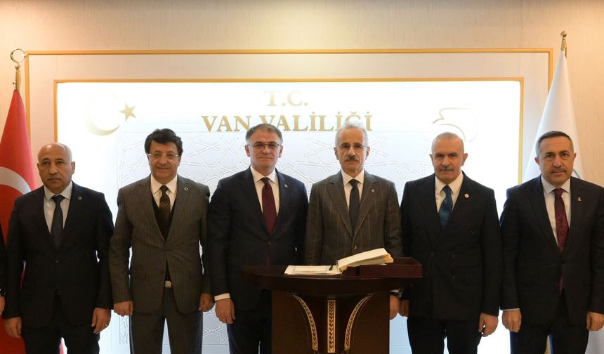 Ulaştırma ve Altyapı Bakanı Uraloğlu, Van’a geldi!
