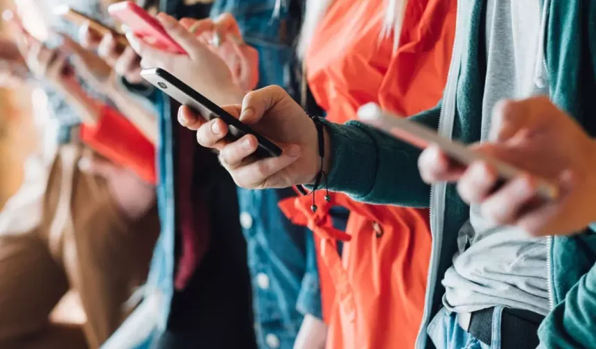 Öğrenciye ÖTV'siz akıllı telefon! Modeller belli oldu, tek bir şart var