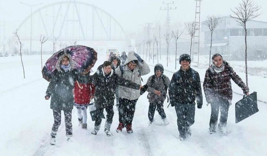 Van’da okullar tatil mi? 13 Şubat Cuma kar tatili için gözler Van Valiliği’nde!