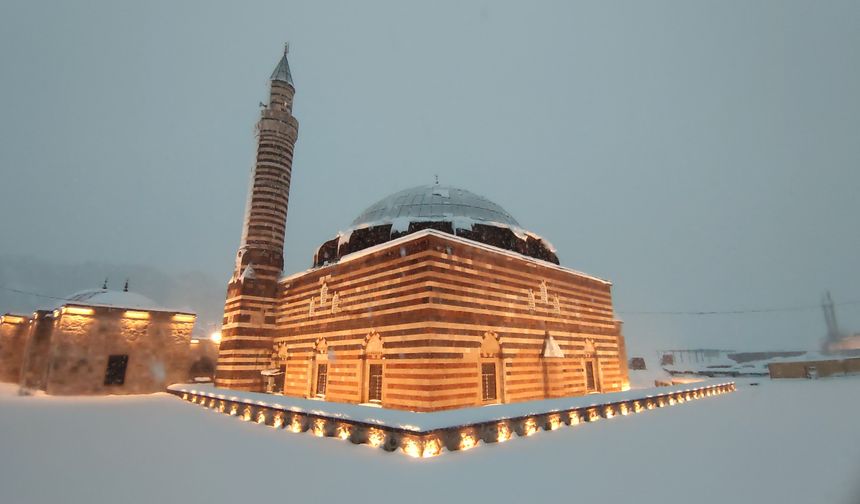 Hüsrev Paşa Camii tarih ve sanatla buluştu!
