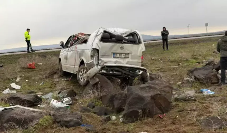 Feci kaza! Kontrolden çıkan minibüs takla attı; 2 ölü, 6 yaralı!