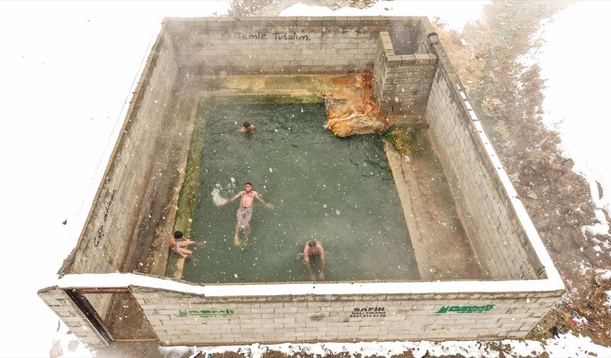 Van’da doğadan gelen şifa! Kış ortasında sıcak suyu ile şifa dağıtıyor…