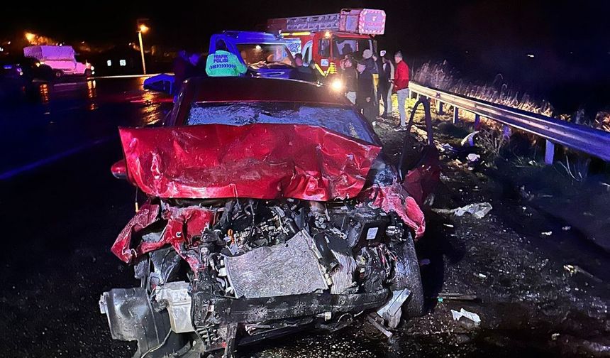 Van’da çekici ile otomobil çarpıştı, 3 kişi yaralandı!