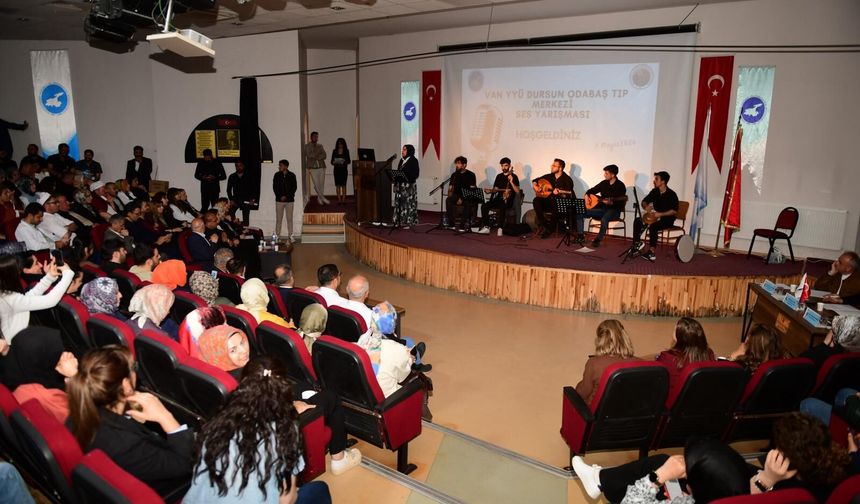 Van YYÜ Dursun Odabaş Tıp Merkezi’nde müzik dolu gece
