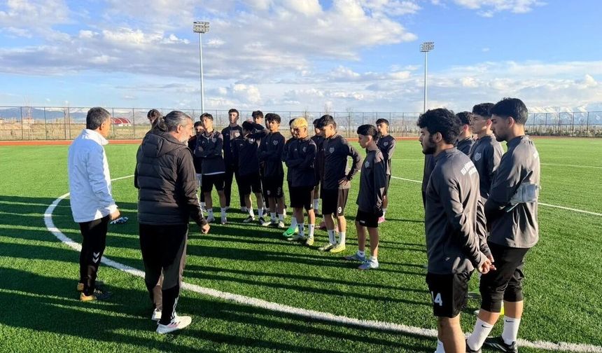 Van Büyükşehir Belediyespor U-18 Bölge şampiyonası için hazır!
