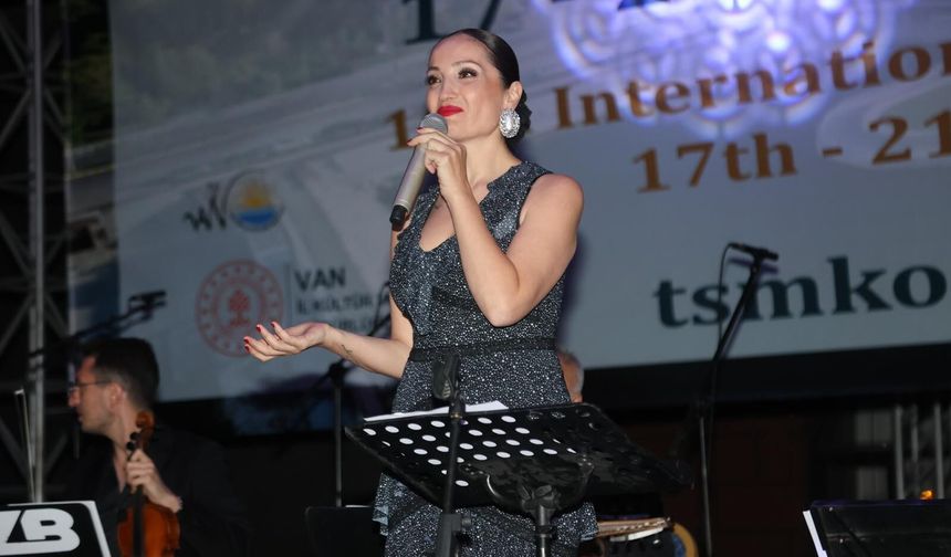 Türk müziğinin ezgileri Van’da gönüllere dokundu