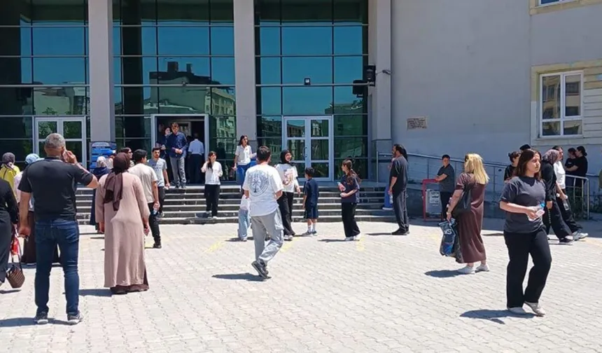 Van’da YKS’nin ilk oturumu TYT sona erdi!
