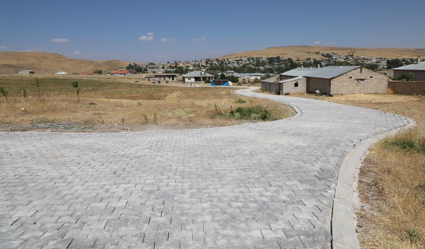 Van’da kırsal mahallelerin yolları yenileniyor!
