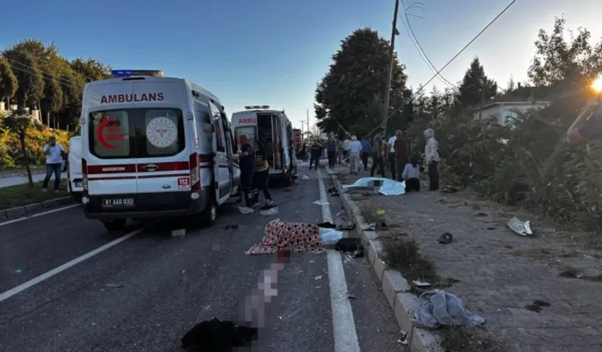 Ortalık savaş alanına döndü: Tır ile tarım aracı çarpıştı! 4 ölü, 8 yaralı