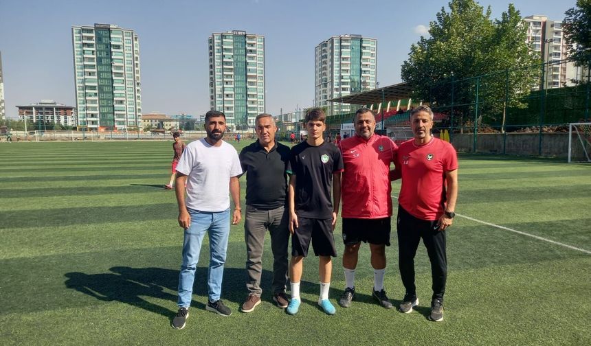 Vanlı genç yetenek Amedspor’a transfer oldu!
