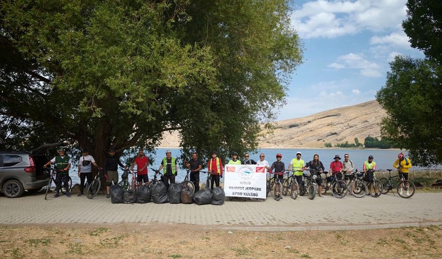 Van Gölü’ne dikkat çekmek için pedal çevirdiler