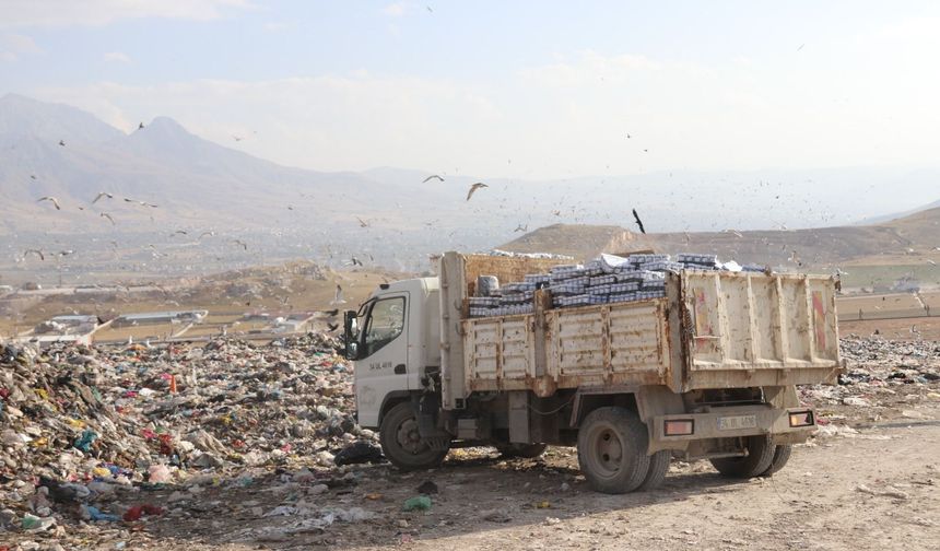 Van’da kamyon dolusu tarihi geçmiş içeceğe el konuldu!