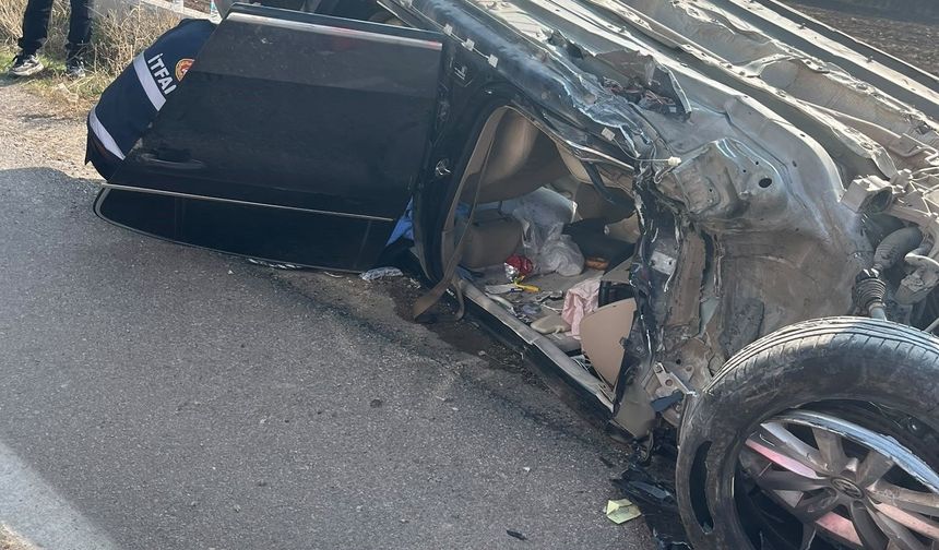 Van’da kontrolden çıkan otomobil takla atarak ters döndü: Yaralılar var!
