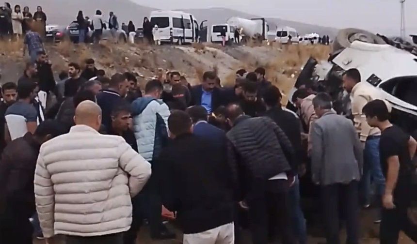 Hakkari’de iki ayrı kaza: 2’si ağır 9 kişi yaralandı!