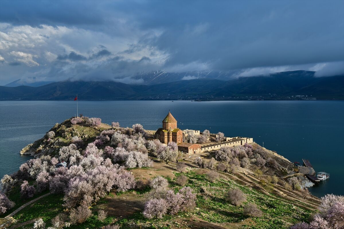 Van’ın baharı dünyaya tanıtılacak: Van’da 145 bin para ödüllü yarışma yapılacak!