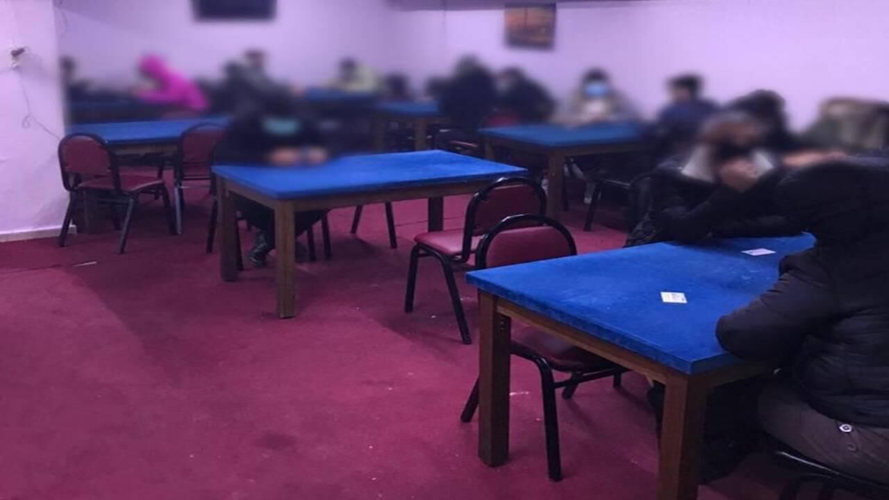Van’da kumar oynatan 2 işletmeye operasyon: 56 kişiye 649 bin TL para cezası kesildi!