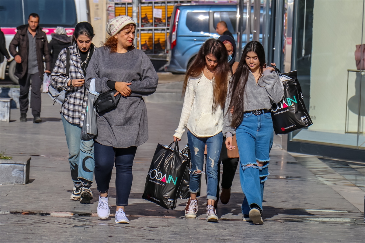 Van Bir Haftada Yaklasik 10 Bin Iranli Turisti Agirladi Ik9 Ji X D H