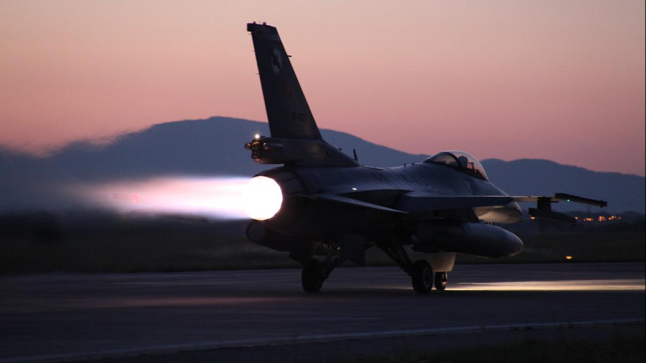 F 16 2376948