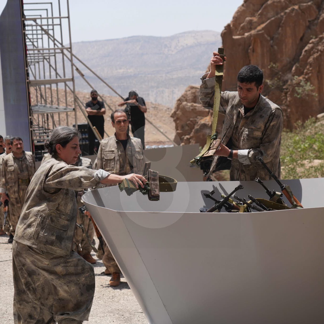 PKK’nın silah bıraktığına dair ilk görüntüler