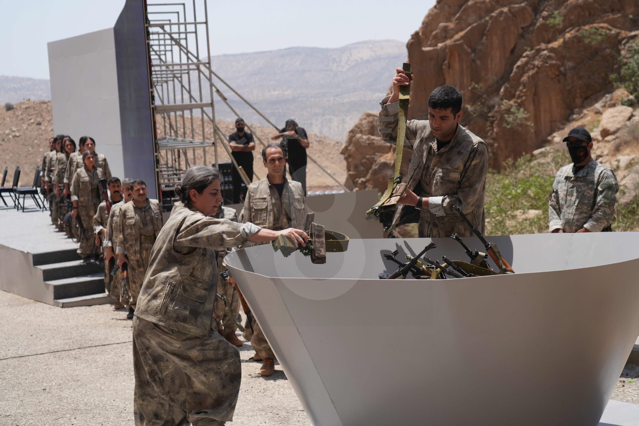 PKK’nın silah bıraktığına dair ilk görüntüler