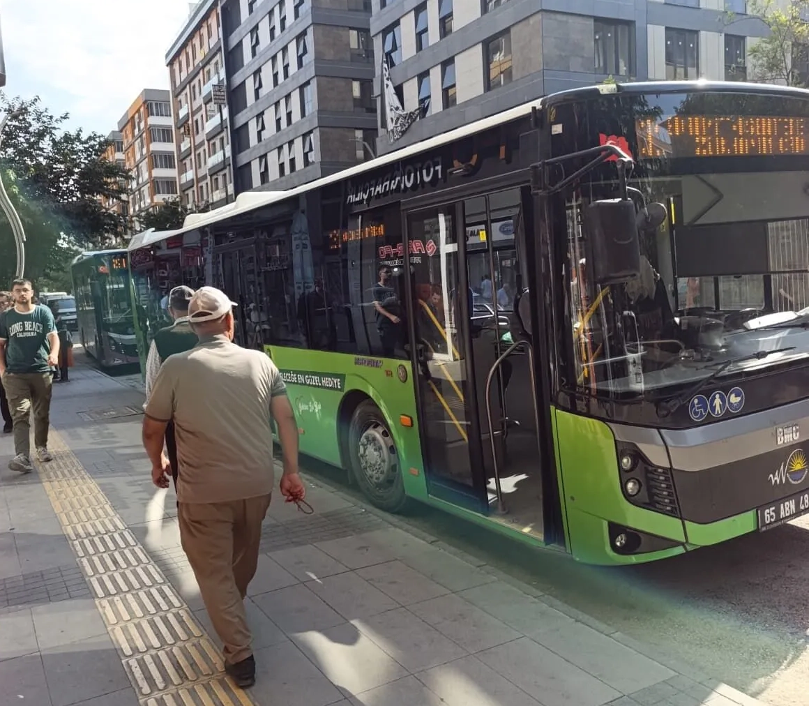 Van’da otobüslerin rengi yeşile boyandı