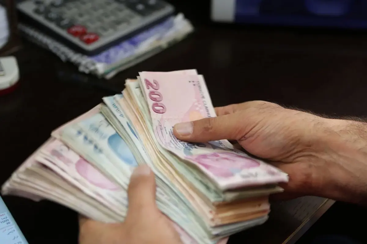 Memur ve emeklilerin zamlı maaşlarının ne zaman yatacağı belli oldu! İşte maaş ödeme takvimi