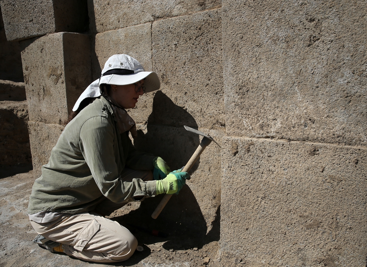 Van’daki̇ Kale İle Çağdaş Bi̇r Kale Daha! (4)