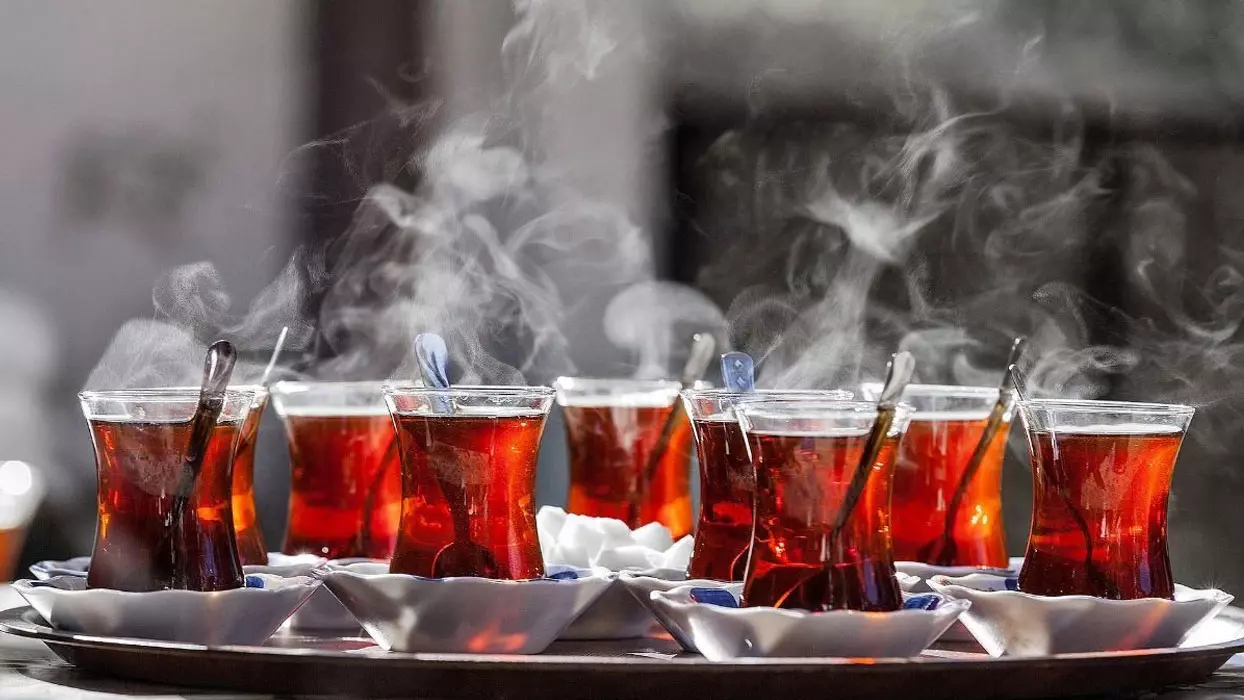 Çay tiryakilerine kötü haber: Çaya zam geldi, işte 1 kiloluk çay fiyatı