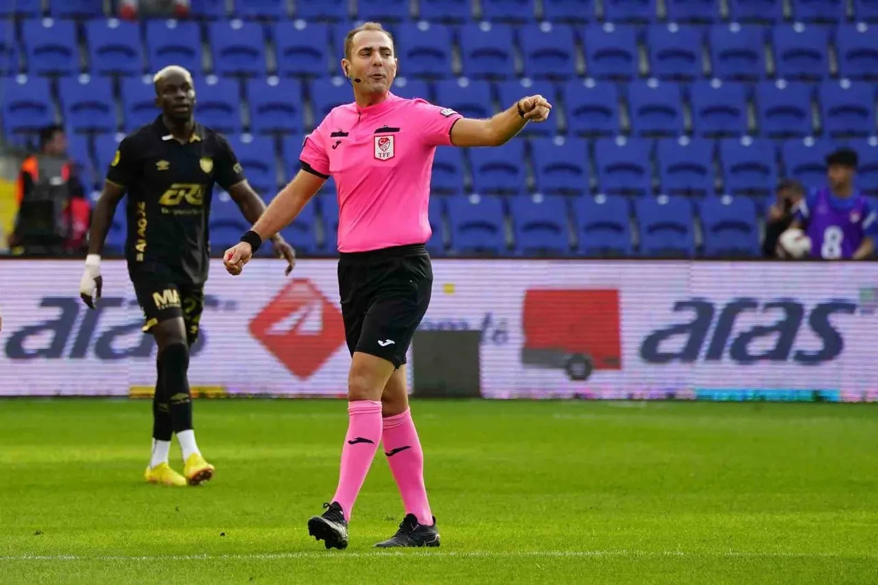 Vanspor-Erzurumspor maçını yönetecek hakem dörtlüsü açıklandı!