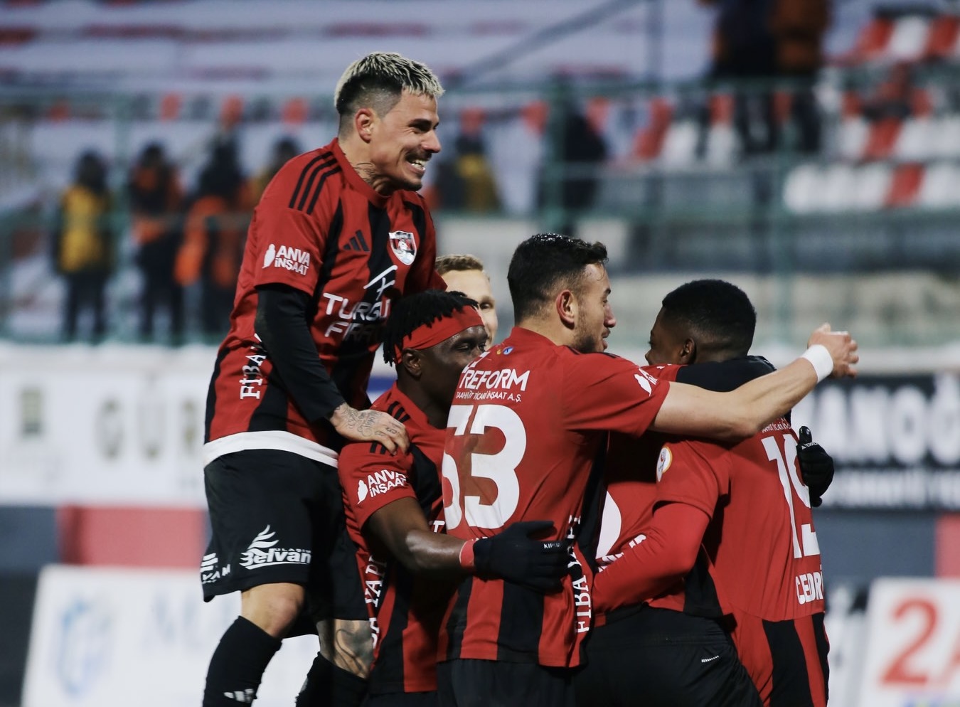 Başkan Erol Temel açıkladı: Vanspor’un yıldızı süresiz kadro dışı