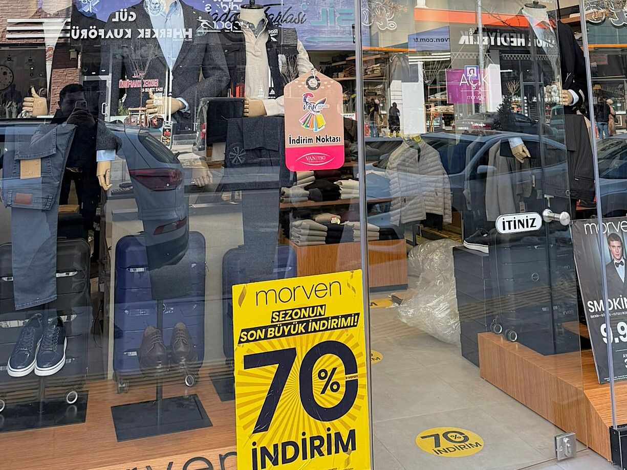 Vanlı esnaflardan bayram alışverişlerin yüzde 70 indirim!