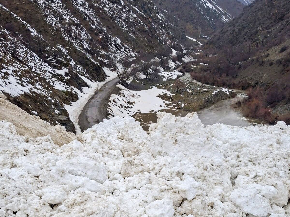 Van’da çığ düştü: 8 mezraya ulaşım kesildi