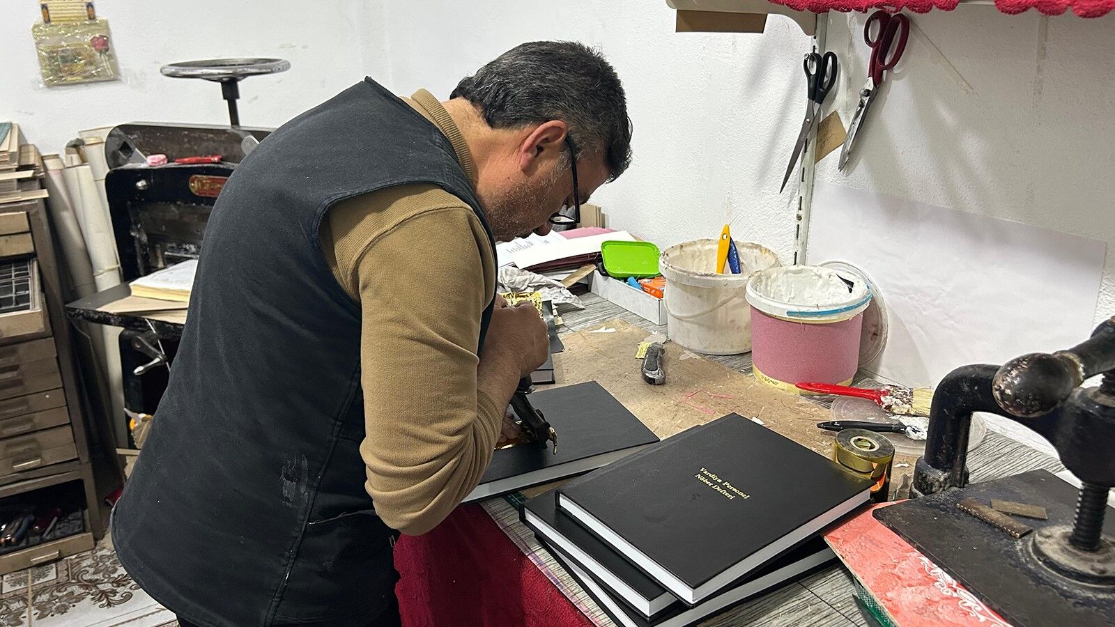 Van’da unutulmaya yüz tutan mesleğin son temsilcisi: Vanlı usta teknolojiye meydan okuyor!